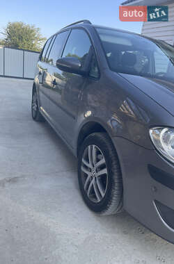 Мінівен Volkswagen Touran 2010 в Івано-Франківську