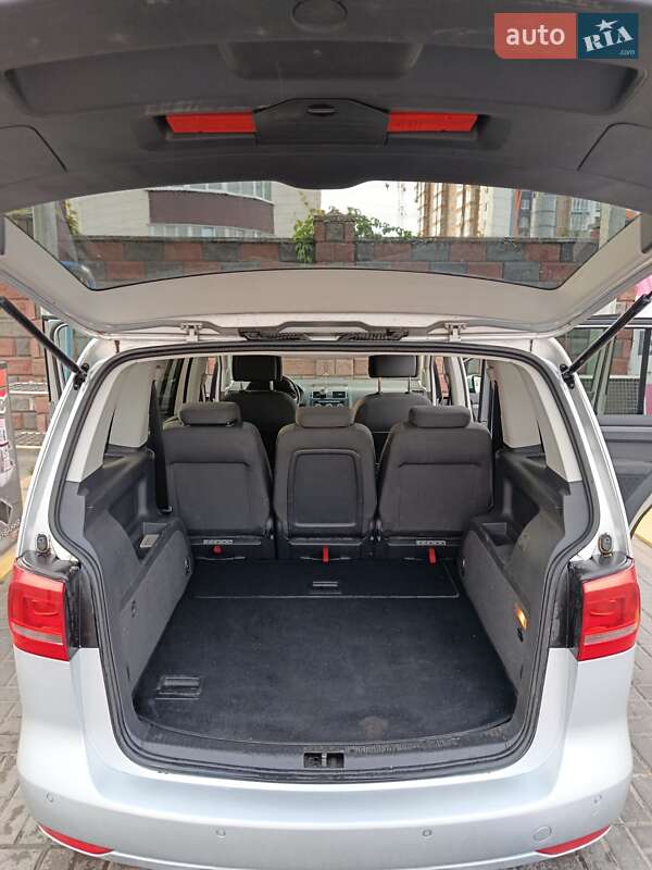 Минивэн Volkswagen Touran 2013 в Ровно