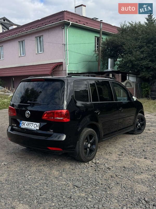 Мінівен Volkswagen Touran 2011 в Рівному