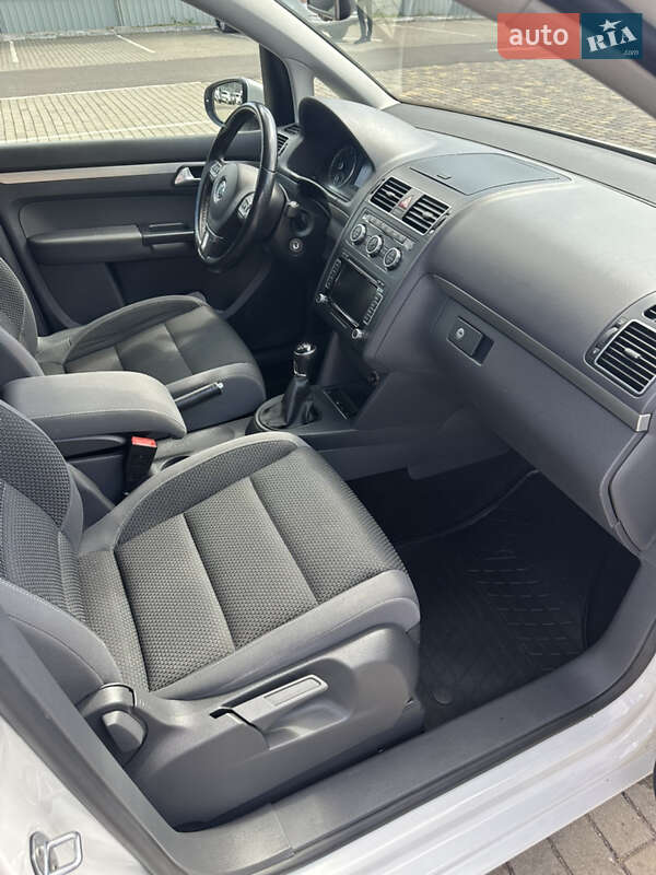 Минивэн Volkswagen Touran 2013 в Луцке