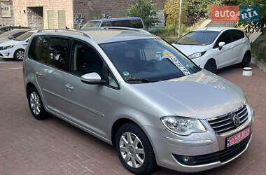 Мінівен Volkswagen Touran 2010 в Києві