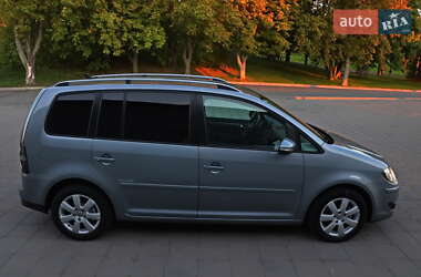 Минивэн Volkswagen Touran 2009 в 