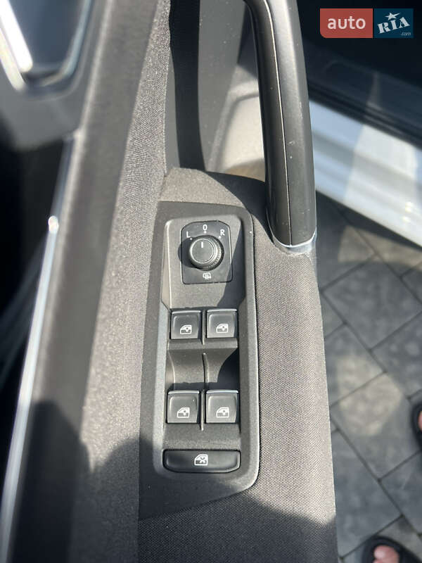 Микровэн Volkswagen Touran 2017 в Ужгороде фото 9 Микровэн Volkswagen Touran 2017 в Ужгороде