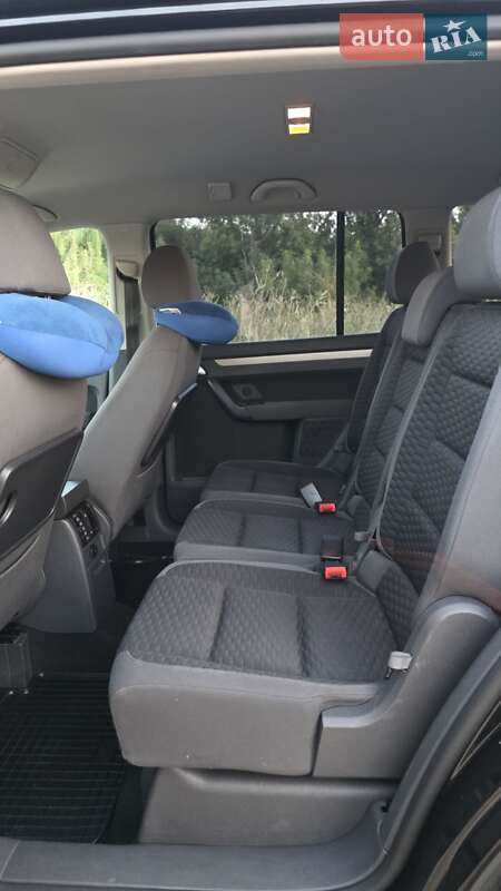 Минивэн Volkswagen Touran 2009 в Днепре