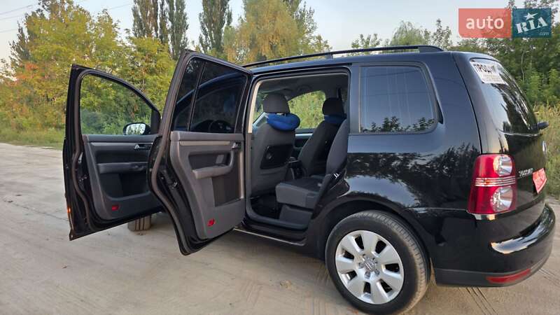 Минивэн Volkswagen Touran 2009 в Днепре