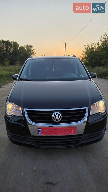 Минивэн Volkswagen Touran 2009 в Днепре