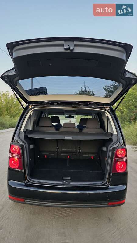 Минивэн Volkswagen Touran 2009 в Днепре