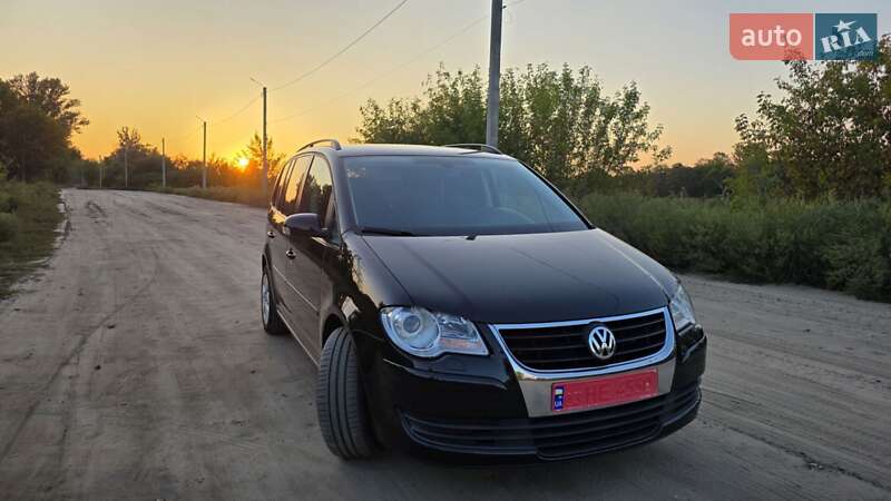 Минивэн Volkswagen Touran 2009 в Днепре