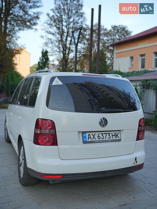 Минивэн Volkswagen Touran 2009 в Ивано-Франковске