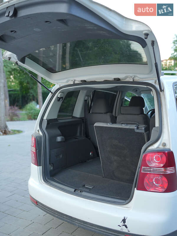 Минивэн Volkswagen Touran 2009 в Ивано-Франковске