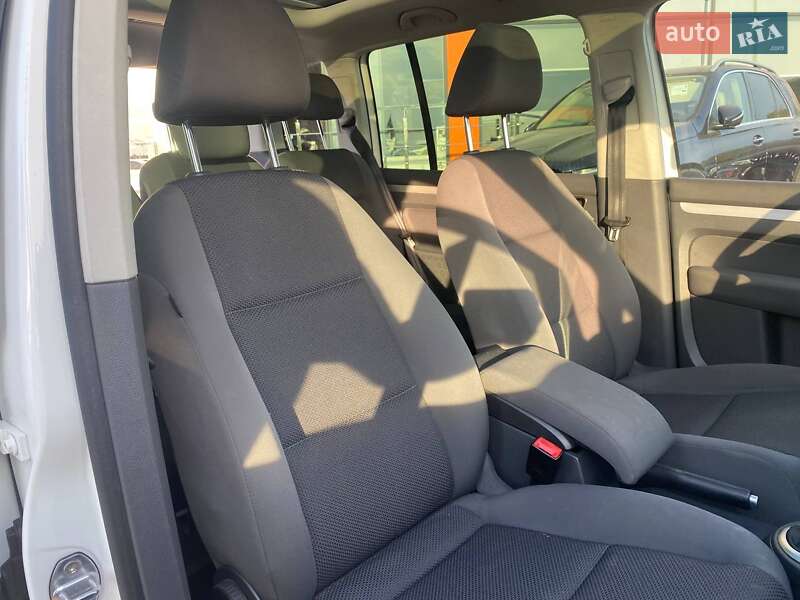 Мінівен Volkswagen Touran 2015 в Львові фото 24 Мінівен Volkswagen Touran 2015 в Львові