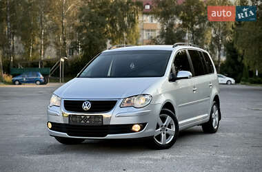 Мінівен Volkswagen Touran 2008 в Звягелі