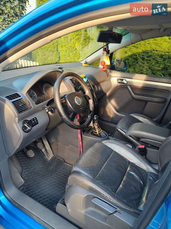 Минивэн Volkswagen Touran 2004 в Львове