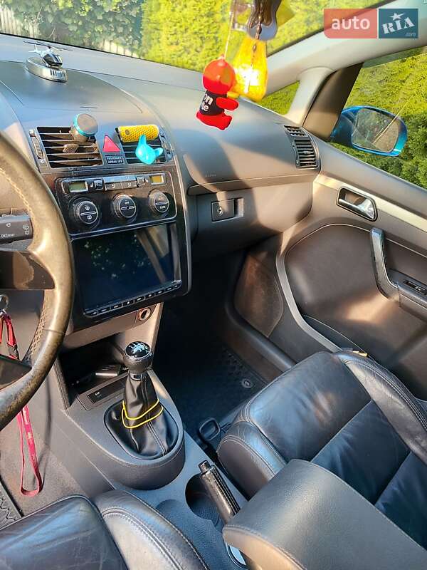 Минивэн Volkswagen Touran 2004 в Львове