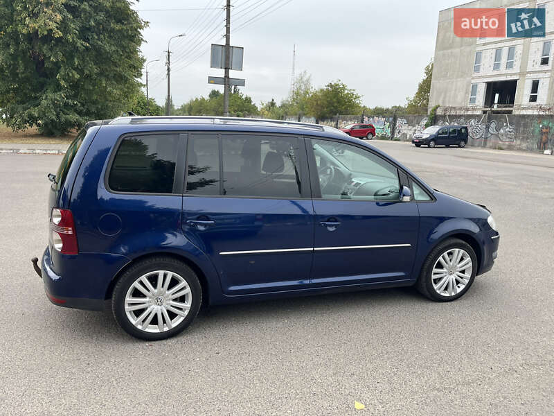 Минивэн Volkswagen Touran 2008 в Луцке