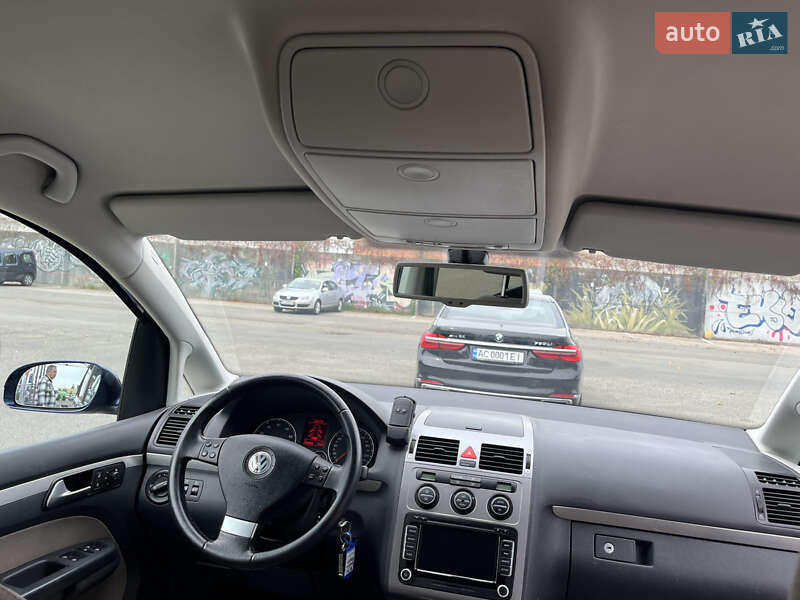 Минивэн Volkswagen Touran 2008 в Луцке