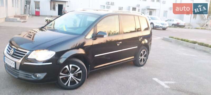 Мінівен Volkswagen Touran 2008 в Харкові