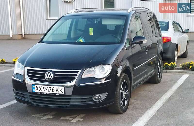 Мінівен Volkswagen Touran 2008 в Харкові