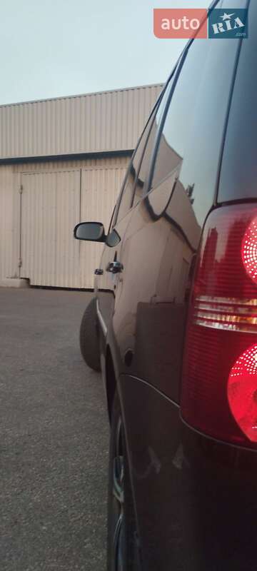 Мінівен Volkswagen Touran 2008 в Харкові