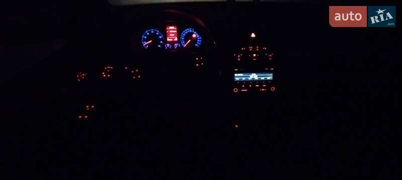 Мінівен Volkswagen Touran 2008 в Харкові