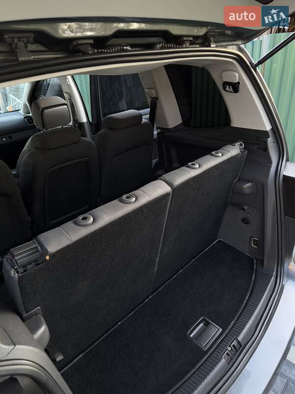 Минивэн Volkswagen Touran 2012 в Вараше