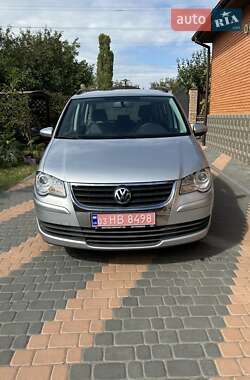 Минивэн Volkswagen Touran 2010 в Бершади