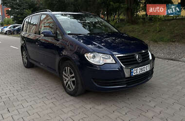 Мінівен Volkswagen Touran 2009 в Чернівцях