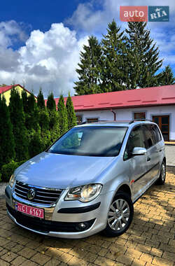 Минивэн Volkswagen Touran 2007 в Городке