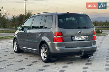 Минивэн Volkswagen Touran 2005 в 