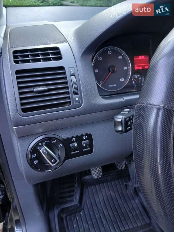 Мінівен Volkswagen Touran 2003 в Трускавці