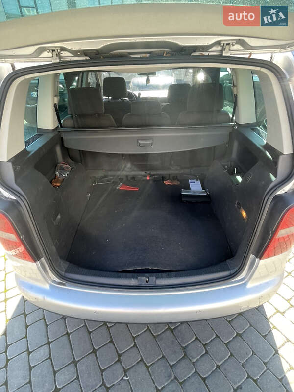 Мінівен Volkswagen Touran 2004 в Коломиї фото 11 Мінівен Volkswagen Touran 2004 в Коломиї
