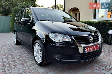 Минивэн Volkswagen Touran 2010 в Хороле
