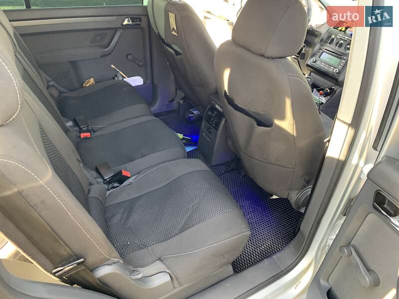 Минивэн Volkswagen Touran 2006 в Рава-Русской