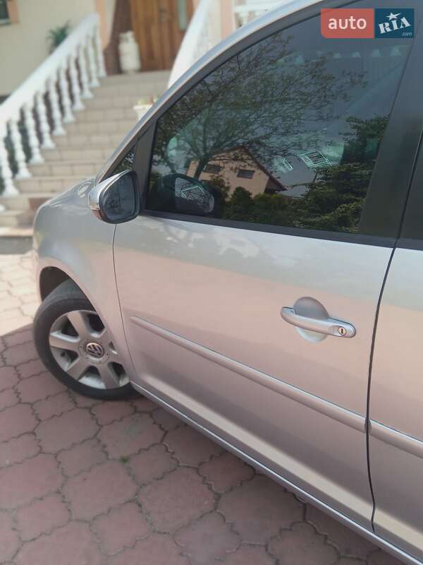 Минивэн Volkswagen Touran 2010 в Рава-Русской