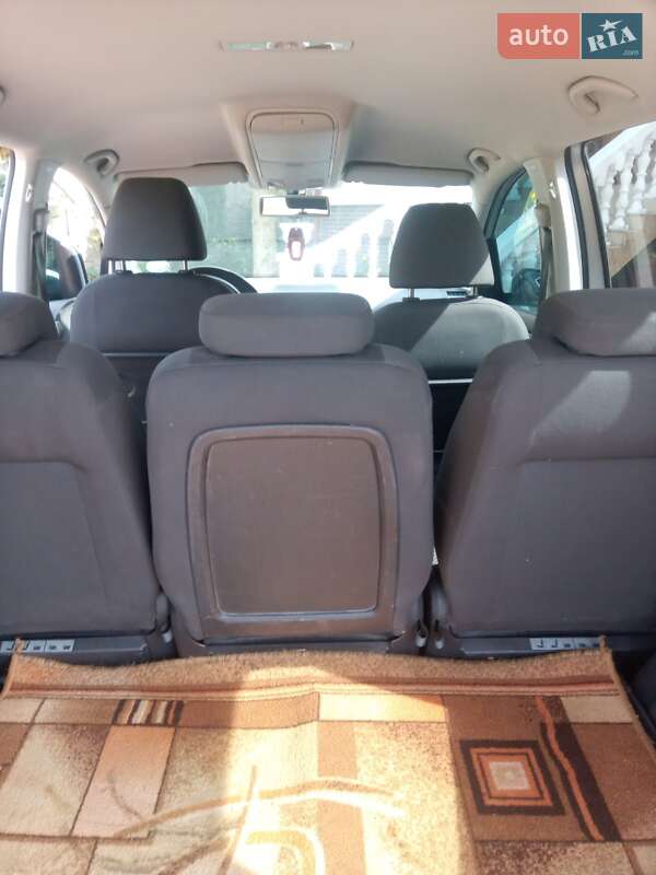 Минивэн Volkswagen Touran 2010 в Рава-Русской