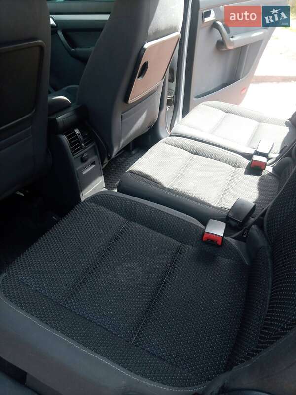 Минивэн Volkswagen Touran 2010 в Рава-Русской