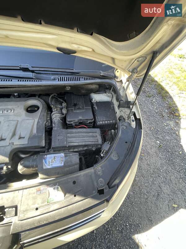 Минивэн Volkswagen Touran 2013 в Староконстантинове