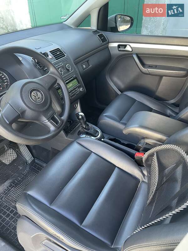 Минивэн Volkswagen Touran 2013 в Староконстантинове