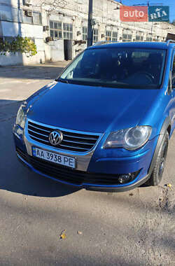 Мінівен Volkswagen Touran 2008 в Києві