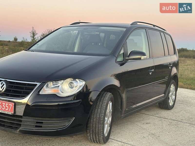 Минивэн Volkswagen Touran 2008 в Сарнах