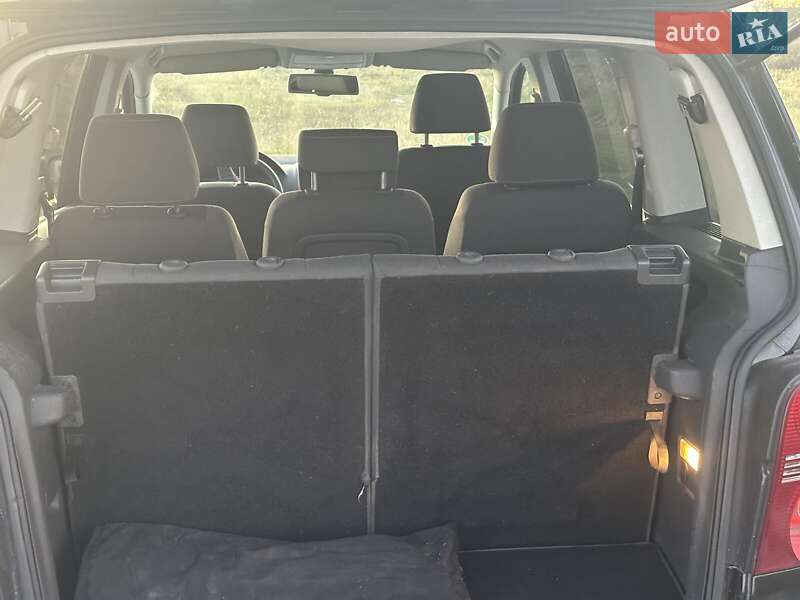 Минивэн Volkswagen Touran 2008 в Сарнах