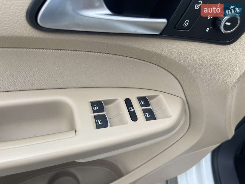 Минивэн Volkswagen Touran 2015 в Житомире