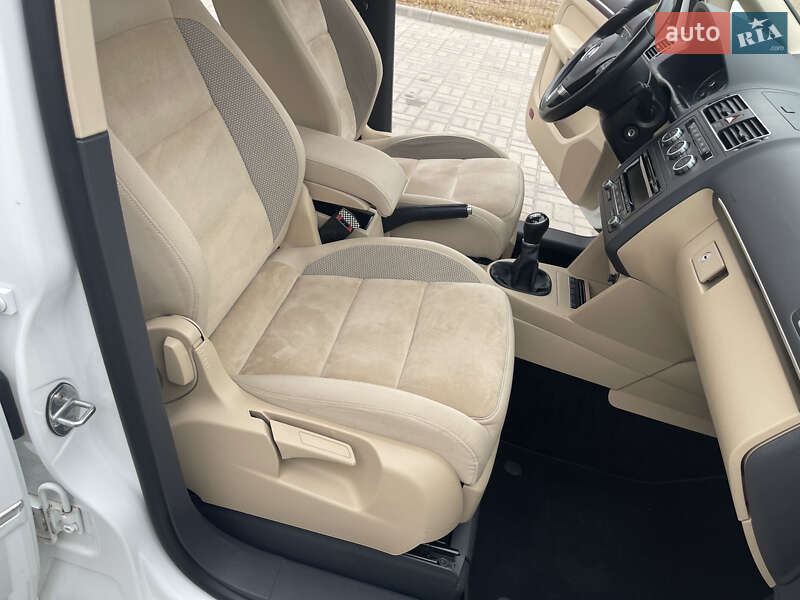 Минивэн Volkswagen Touran 2015 в Житомире
