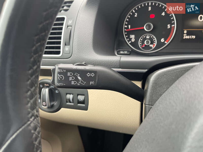 Минивэн Volkswagen Touran 2015 в Житомире
