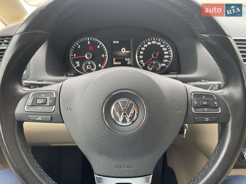 Минивэн Volkswagen Touran 2015 в Житомире