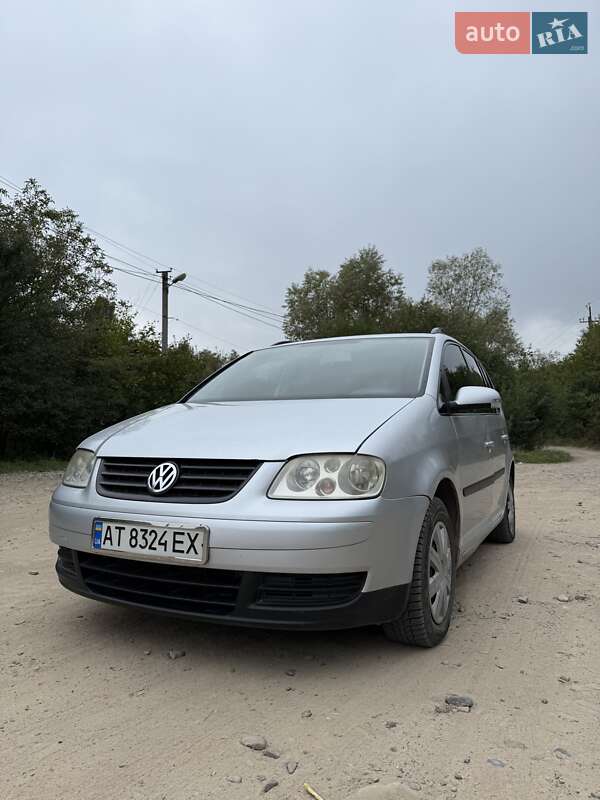 Мінівен Volkswagen Touran 2004 в Чернівцях