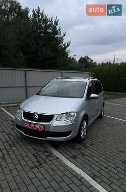 Мінівен Volkswagen Touran 2010 в Луцьку