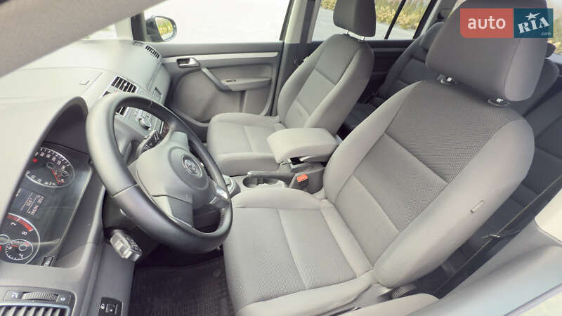 Минивэн Volkswagen Touran 2011 в Луцке фото 23 Минивэн Volkswagen Touran 2011 в Луцке
