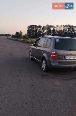 Минивэн Volkswagen Touran 2005 в Новоархангельске