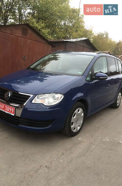 Мінівен Volkswagen Touran 2010 в Луцьку